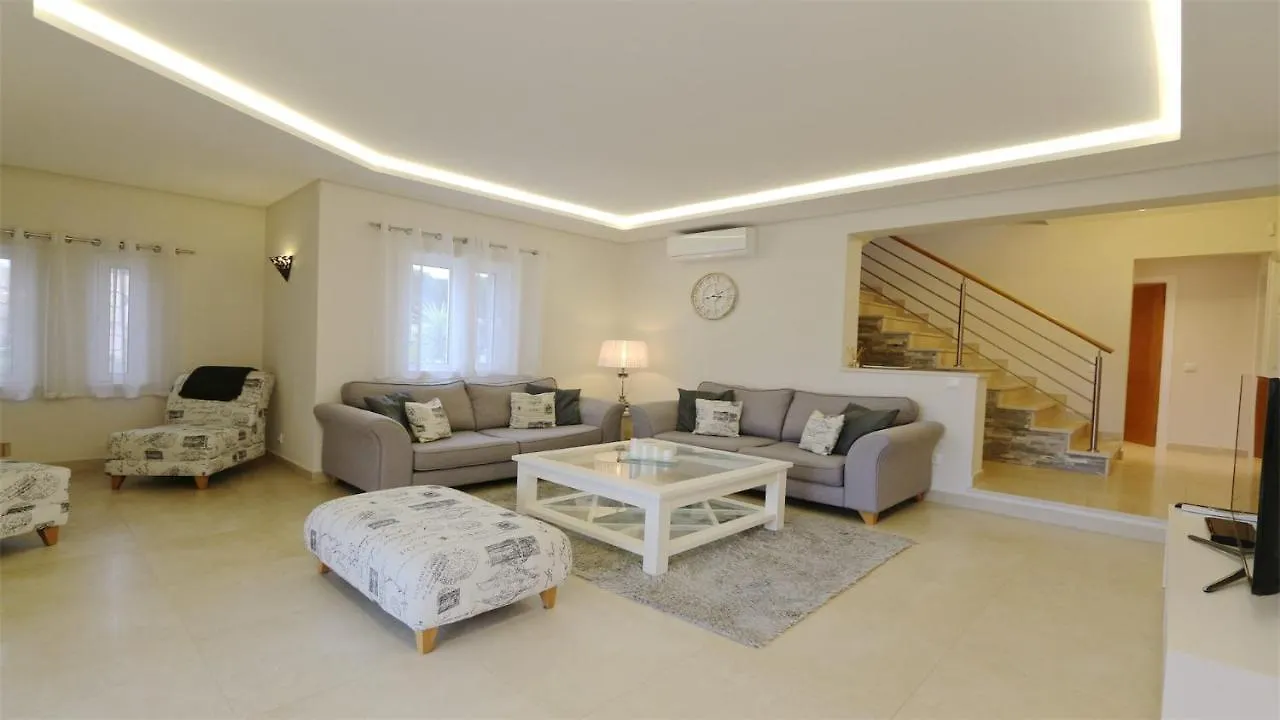 וילהמורה Villa Pinhal 213-Cleverdetails- Sleeps 8, Quiet Area, Walking Distance פורטוגל