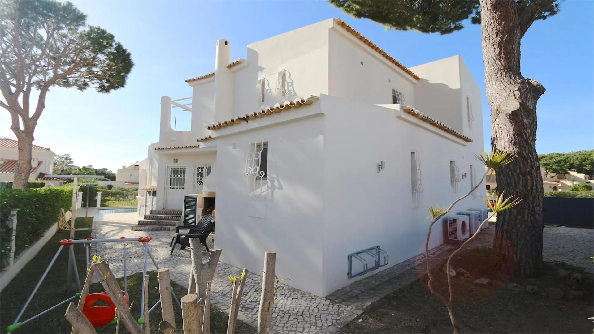 Villa Pinhal 213-Cleverdetails- Sleeps 8, Quiet Area, Walking Distance Vilamoura Portugal